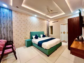 Siyavar Palace - Room