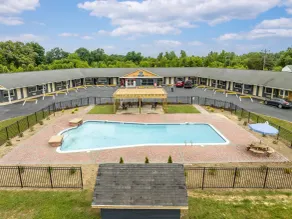 Crewe Boutique Inn - Pool