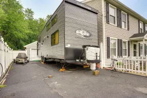 10 Mi to Leesylvania & River: Sleek Mobile Home - Interior