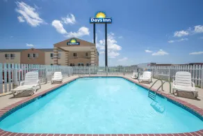 Days Inn by Wyndham Butler - Pool