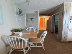 The Driftwood Resort - Essbereich im Zimmer