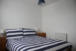 Freshwater Bay Holiday Cottages - Chambre