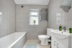 Finding My Palace in Tooting - Badezimmer