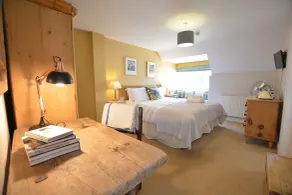 The Dolphin Inn - Room
