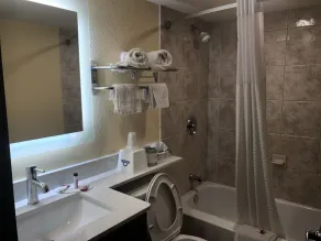 Days Inn by Wyndham Grove City Columbus South - Salle de bain