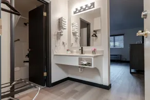 The Scout INN - Bathroom