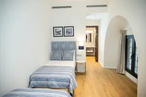nQn Aparts & Suites Sevilla - Quarto
