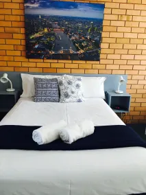 Bosuns Inn Motel - Room