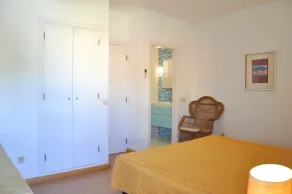 Stilvoll und gut ausgestattet, privater Pool, nahe Annehmlichkeiten, kostenlose Klimaanlage & WLAN - Zimmer