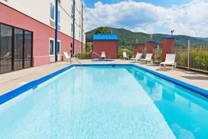 Mountain Inn & Suites - Basseng
