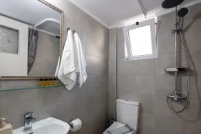 Yiannis Apartments - Bathroom