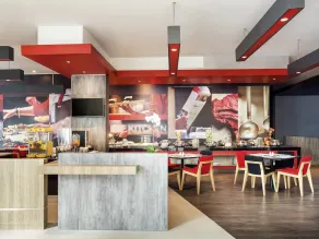 Ibis Makassar City Center - Restaurant