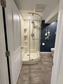 Modern 2BR Retreat w Heated Floors-Gazebo - Badrum