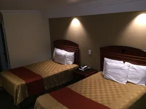 Ontario Inn & Suites - Room