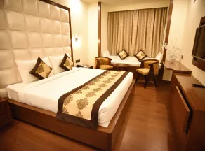 Hotel SK Grand - Chambre