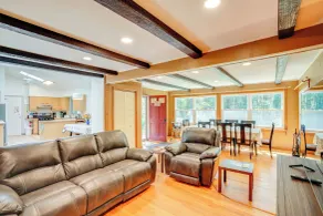 Berkshire Hideaway w/ Fire Pit & Playground! - Interiör