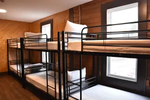 Party Hostel- Canmore Hotel Hostel - Room