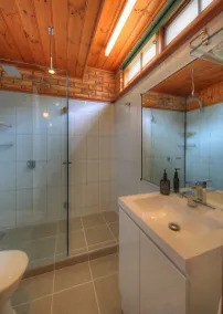 Stanley Village Waterfront Accommodation - Bathroom