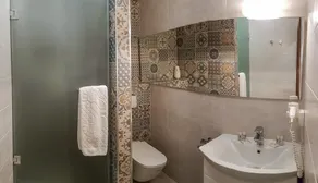 Wine Hotel Chisinau - Bathroom