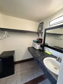 Highlander Motel Room 1 on Route 66 - Bathroom