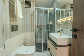 Best Garden Hotel - Bathroom