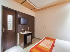 Hotel O J P Inn Near Patel Nagar Metro Station - Quarto