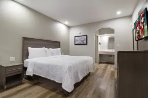 Red Roof Inn PLUS + Galveston - Beachfront - Room