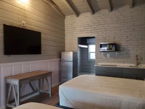 Hollywood Gardens Inn & Suites - Værelse