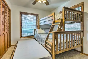 Peaceful Russellville Cabin Close to Lakes! - Zimmer