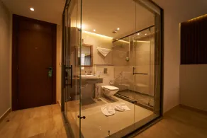 Pyramid Front Hotel - Bathroom