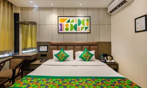 Treebo Bombay Palace - Room