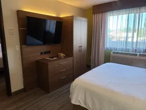 Holiday Inn Express & Suites Woodland Hills by IHG - Chambre