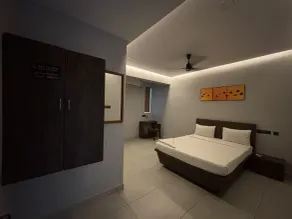 OLAYA RESIDENCY - Near Greenfield International Stadium - Zimmer