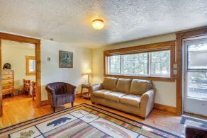 Secluded Stonewall Cabin w/ Mountain View! - Innenbereich