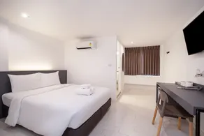 The Urban Oasis - Room
