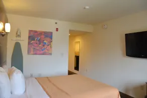 Days Inn & Suites by Wyndham Milwaukee - Chambre