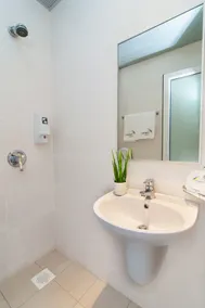 Fragrance Hotel - Kovan - Bathroom