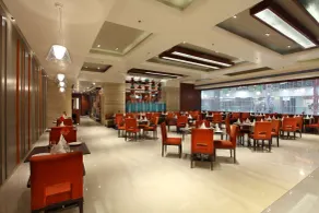 Mahagun Sarovar Portico Suites - Restaurant