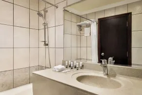 Howard Johnson Dammam Hotel - Bathroom