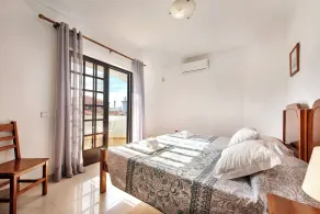 Moradia espaçosa, próxima das comodidades, piscina privada, A/C e Wifi gratuitos - Quarto