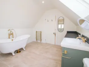 Daniels Farmhouse - Bad