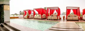 Number One Oxford Street Hotel & Suites - Piscina
