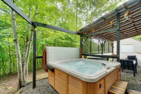 Smoky Mtn Tiny Cabin Hideaway: Hot Tub, Patio - Interior