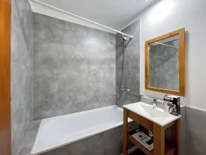Modern Almagro Apartment for 4 Guests With Balcony and Full Amenities - Badeværelse