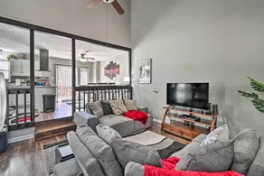 Updated Fayetville Townhome-Away-From-Home w/ Yard - Interior