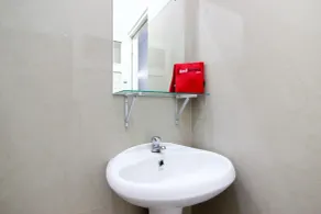 Griya Izzara Guest House Syariah - Badeværelse