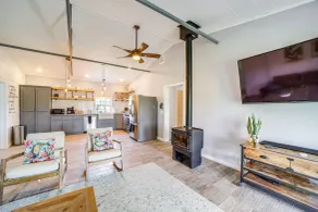 Peaceful Vinita Home w/ Fire Pit: 11 Mi to Lake! - Interior