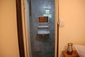 Jungle Garden - Bathroom