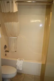 Baymont by Wyndham Pigeon Forge near Island Drive - Bathroom