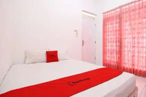 RedDoorz near Terminal Tirtonadi - Værelse